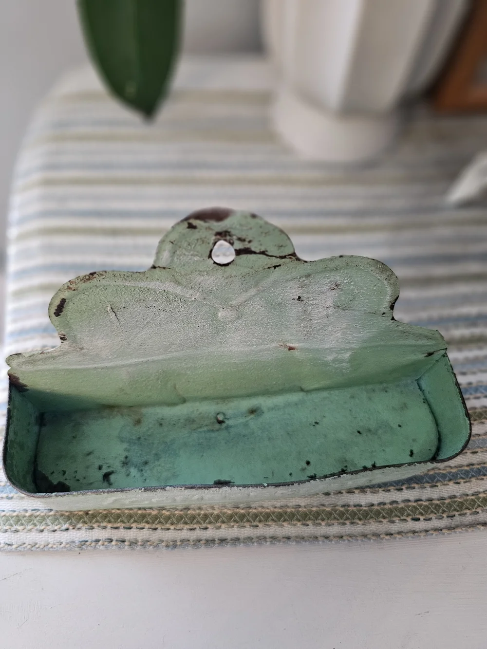 Vintage Green Metal 'Comb-Fiters' Wall Pocket